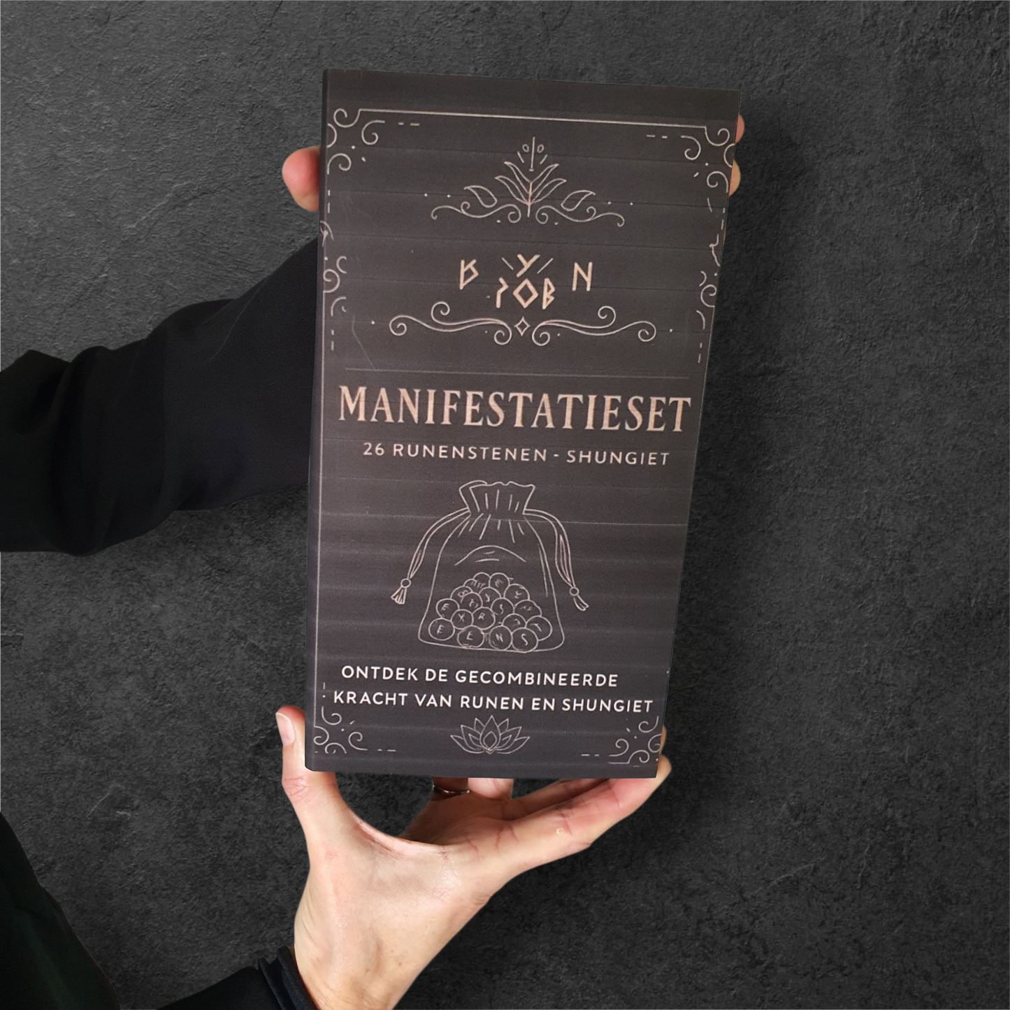 Shungite Runen set van 26 stenen - Oude Wijsheid & Bescherming