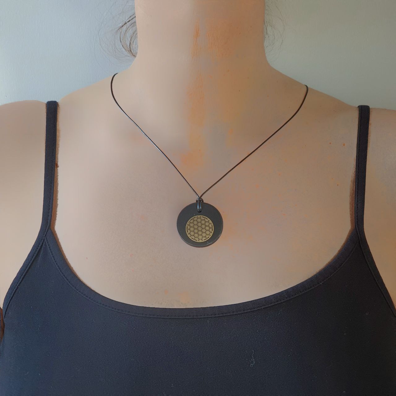 Elegante Shungite Hanger met Flower of Life - perfect voor bescherming, verbondenheid & harmonie